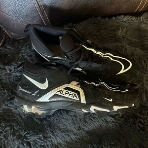 Size 9 Men’s Nike football cleats